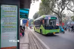 Công ty Cổ phần Vận tải và Dịch vụ Liên Ninh đã chuyển đổi toàn bộ đội xe hiện hữu sang sử dụng xe buýt điện. (Ảnh: Phạm Tuấn Anh/TTXVN)