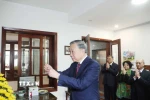 Tổng Bí thư Tô Lâm dâng hương tưởng nhớ cố Thủ tướng Chính phủ Phạm Văn Đồng. (Ảnh: Thống Nhất/TTXVN)