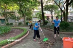 Tổ chức các đợt ra quân tổng vệ sinh, thu gom rác thải chào mừng Lễ kỷ niệm 80 năm Quốc khánh 2/9. (Ảnh: Vietnam+)