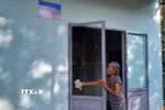 Hộ gia đình ông bà Lê Thế Sang thôn Thác Dài, xã Phú Văn, huyện Bù Gia Mập nhận nhà mới trong chương trình xóa nhà tạm, nhà dột nát. (Ảnh: K GỬIH/TTXVN)
