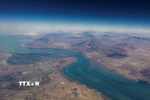 Quang cảnh bờ biển Iran và đảo Qeshm ở eo biển Hormuz. (Ảnh: REUTERS/TTXVN)
