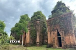 Tháp Khương Mỹ có niên đại vào khoảng đầu thế kỷ thứ 10, được coi là nhóm tháp Chăm còn tồn tại khá nguyên vẹn đến ngày nay. (Ảnh: Đỗ Trưởng/TTXVN)