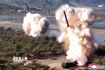 Tên lửa được phóng thử trong cuộc tập trận tại Triều Tiên ngày 8/5. (Ảnh: Yonhap/TTXVN)
