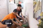 Người dân sử dụng nước sạch trong sinh hoạt. (Ảnh: Hoàng Hùng/TTXVN)