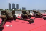 Đêm 6/4, tại Công viên Bến Bạch Đằng (Quận 1, Thành phố Hồ Chí Minh), Lữ Đoàn 96 (Binh chủng Pháo binh) đã vận chuyển 15 khẩu pháo 105mm và triển khai trận địa pháo dịp lễ kỷ niệm 50 năm ngày giải phóng miền Nam, thống nhất đất nước (30/4/1975-30/4/2025). (Ảnh: Trung Tuyến/TTXVN)