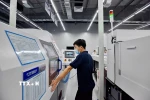 Nhiều doanh nghiệp hoạt động trong khu Công nghệ cao Đà Nẵng ưu tiên ứng dụng khoa học công nghệ vào sản xuất. (Ảnh: Hải Âu/TTXVN)