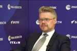 Ông Vasily Pushkov, Giám đốc hợp tác quốc tế, Tập đoàn truyền thông Rossiya Segodnya, cơ quan chủ quản của Sputnik, trả lời phỏng vấn của phóng viên TTXVN. (Ảnh: Trần Hải/TTXVN)