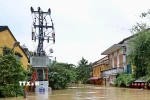 Hệ thống lưới điện bị ngập lũ tại Hội An. (Ảnh: TTXVN phát)