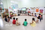 Một buổi học của các em học sinh mầm non. (Ảnh: Giang Phương/TTXVN)