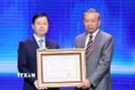 Tổng Bí thư Tô Lâm trao tặng Danh hiệu Huân chương Lao động hạng Nhất cho Đài Truyền hình Việt Nam. (Ảnh: Thống Nhất/TTXVN)