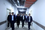 Đoàn kiểm tra tiến độ Dự án cơ sở 2 các Bệnh viện Bạch Mai và Việt Đức (Ảnh: Tuấn Anh/TTXVN)