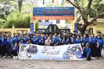 Đội hình tiếp sức mùa thi tại điểm thi trường THPT Phan Đình Phùng. (Ảnh: Minh Đức/TTXVN)