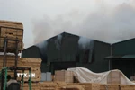 Hiện trường đám cháy lớn. (Ảnh Mạnh Khánh/TTXVN)