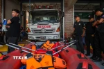 Lực lượng cứu hộ chuẩn bị sẵn sàng ứng phó với bão Fung-Wong tại Quezon, Philippines. (Ảnh: AA/TTXVN)