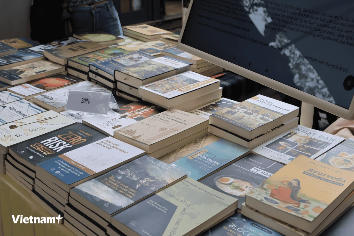 Ra mắt tủ sách 'Cộng đồng huyền thoại Côn Đảo' tại TP.HCM