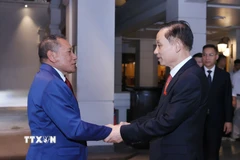 Bộ trưởng Bộ Ngoại giao Lê Hoài Trung đón Bộ trưởng Ngoại giao và Ngoại thương Quần đảo Solomon Peter Shanel Agovaka. (Ảnh: An Đăng/TTXVN)