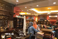 Batik là sản phẩm thủ công được sản xuất ở nhiều vùng của Indonesia có giá trị xuất khẩu cao. (Ảnh: Đỗ Quyên/TTXVN)