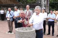 Chủ tịch Quốc hội Hungary thăm các danh lam thắng cảnh tại Ninh Bình