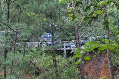 Một vị trí trên đèo Mimosa Đà Lạt đã sạt lở theo kiểu "hàm ếch".(Nguồn: CAND)