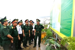 Đoàn công tác của Bộ Quốc phòng kiểm tra thực tế tại Đồn Biên phòng Tây Yên, Ban Chỉ huy Bộ đội Biên phòng tỉnh An Giang. (Ảnh: Văn Sĩ/TTXVN)