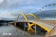 Cầu Nguyễn Hoàng vượt sông Hương. (Ảnh: Hải Âu/TTXVN)