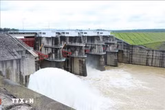 Đập thủy điện của nhà máy thủy điện Buôn Kuốp điều tiết nguồn nước. (Nguồn: TTXVN)