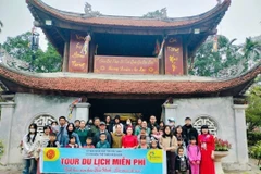 Tour du lịch miễn phí thu hút đông đảo khách du lịch. (Ảnh: Thanh Thương/TTXVN)