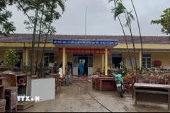 Trường Tiểu học Trần Quốc Toản, phường Đông Hòa, tỉnh Đắk Lắk, ngổn ngang sau lũ. (Ảnh: Nguyên Dung/TTXVN)