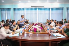 Đoàn công tác Cục Hải quan do ông Âu Anh Tuấn, Phó Cục trưởng Cục Hải quan dẫn đầu đã có buổi làm việc tại Cửa khẩu quốc tế Mộc Bài, tỉnh Tây Ninh. (Ảnh: Giang Phương/TTXVN)