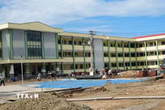 Trường Bán trú, Nội trú liên cấp Tiểu học - Trung học cơ sở Giang Thành, xã Giang Thành đang giai đoạn thi công hoàn thành. (Ảnh: Lê Huy Hải/TTXVN)