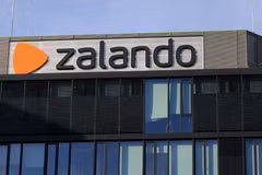Zalando hiện cung cấp đa dạng sản phẩm từ quần áo, giày dép, phụ kiện đến mỹ phẩm, phục vụ hàng chục triệu khách hàng tại hơn 25 thị trường châu Âu. (Ảnh: Zalando)