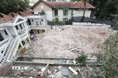 Một phần dự án công viên phía đông hồ Hoàn Kiếm đã được phá dỡ. (Ảnh: Lê Đông/TTXVN)