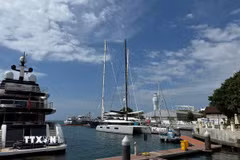 Tàu du lịch neo đậu tại cảng Benoa, Bali. (Ảnh: Đỗ Quyên/TTXVN)