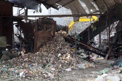 Các thiết bị của Nhà máy đã hoạt động ổn định sau khi được doanh nghiệp đầu tư trở lại. (Ảnh: TTXVN phát)