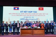 Lễ ký kết hợp tác giữa tỉnh Gia Lai với 4 tỉnh của Nước Cộng hoà dân chủ nhân dân Lào gồm Attapư, Chămpasắc, Salavan và Sê Kông giai đoạn 2026- 2030. (Ảnh: Quang Thái/TTXVN)