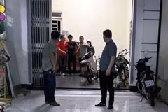 Lực lượng chức năng khống chế thành công đối tượng Nguyễn Văn Nhân.( Ảnh: TTXVN phát)