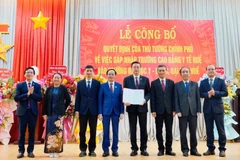 Lễ công bố sáp nhập Trường Cao đẳng Y tế Huế vào Trường Đại học Y - Dược, Đại học Huế. (Ảnh: Văn Dũng/TTXVN)