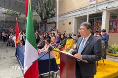 Đại sứ Nguyễn Văn Hải phát biểu tại buổi lễ kỷ niệm 50 năm quan hệ Việt Nam - Mexico. (Ảnh: TTXVN phát)