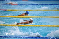 Kình ngư Việt Nam trên đường đua xanh ASEAN Para Games 13. (Ảnh TTXVN phát)