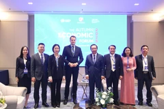 Lãnh đạo Ủy ban Nhân dân Thành phố Hồ Chí Minh tiếp ông Stephan Mergenthaler, Giám đốc điều hành Diễn đàn Kinh tế thế giới (WEF). (Ảnh: Hứa Chung/TTXVN)