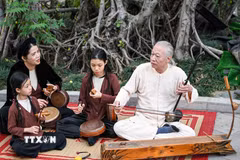 Với NSND Xuân Hoạch, Xẩm không chỉ là loại hình diễn xướng dân gian độc đáo, đó còn là hành trình giữ nghề, truyền nghề và khơi dậy sự quan tâm của cộng đồng. (Ảnh: Khánh Hòa/TTXVN)