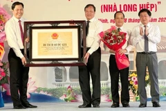 Lễ đón nhận Bằng xếp hạng di tích quốc gia tại Di tích lịch sử Nhà Long Hiệp ở tỉnh Tây Ninh sáng nay (Nguồn: Dân Trí)