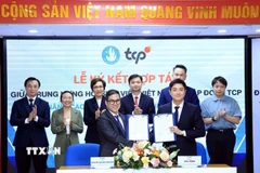 Lễ ký kết hợp tác. (Ảnh: Tuấn Anh/TTXVN)
