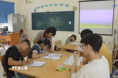 Một tiết học tại Trung tâm Hỗ trợ phát triển giáo dục hòa nhập tỉnh Điện Biên. (Ảnh: TTXVN phát)