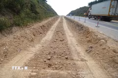 Từ ngày 10/7 sẽ tạm dừng khai thác tuyến cao tốc Cam Lộ-La Sơn trong khoảng thời gian sau 17 giờ hằng ngày đến 5 giờ sáng ngày hôm sau. (Ảnh: TTXVN phát)