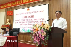 Đại diện lãnh đạo Đảng ủy xã Thu Lũm kiến nghị một số nội dung tới Đoàn đại biểu Quốc hội tỉnh. (Ảnh: TTXVN phát)