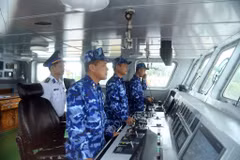 Tàu CSB 2007 thực hiện nội dung thi toàn tàu trong Hội thi-Hội thao. (Nguồn: TTXVN)