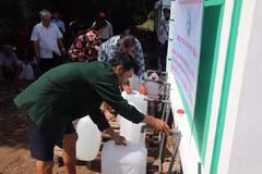 Theo Trung tâm nước sạch và Vệ sinh môi trường nông thôn, các điểm miễn phí sẽ hoạt động liên tục, không chỉ trong mùa khô hạn năm 2026 mà cả những năm tiếp theo. (Ảnh: Thu Hiền/TTXVN)