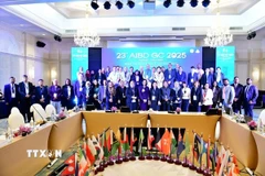 Các đại biểu chụp ảnh lưu niệm tại hội nghị. (Ảnh: Đỗ Sinh/TTXVN)