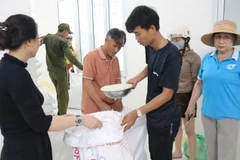 Cấp gạo từ nguồn dự trữ quốc gia hỗ trợ người dân khó khăn tỉnh Đắk Lắk.